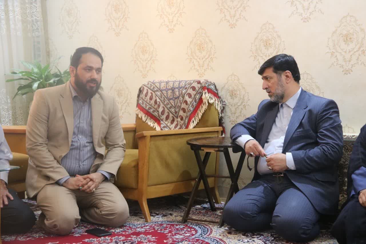 سفر وزیر به استان خوزستان و دیدار با خانواده شهید کلانتر دزفولی